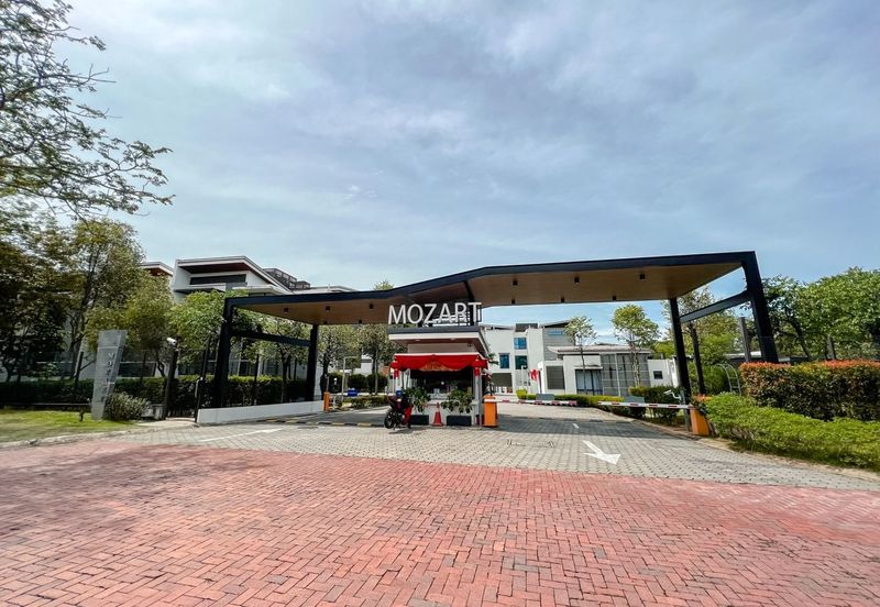 Mozart, Symphony Hills