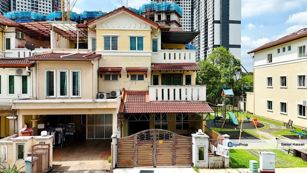 Freehold End Lot 3 Storey Villa Terrace House Bukit Jalil Kuala Lumpur, Kuala Lumpur, Bukit Jalil