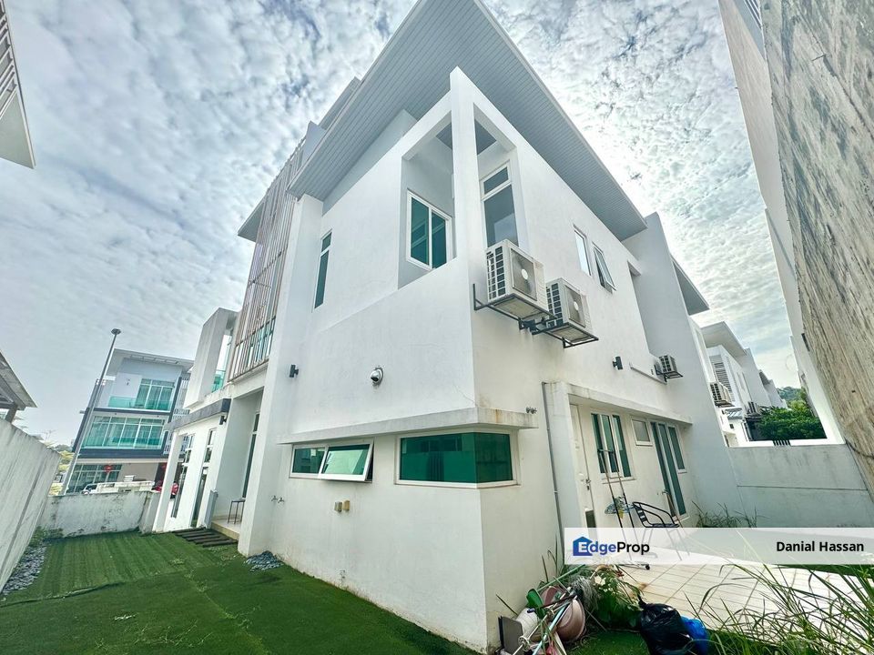 Renovated Unit 3 Storey Semi-D House Clubhouse Facilities Clover @ Garden Residence Cyberjaya, Selangor, Cyberjaya