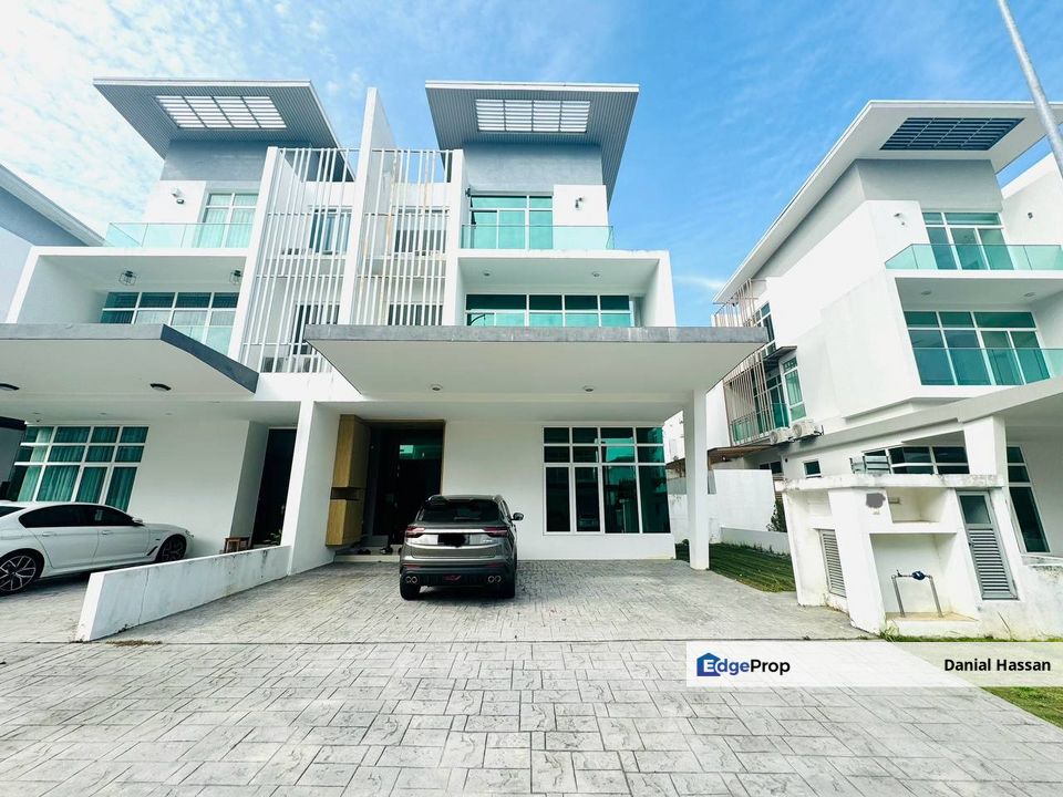 Renovated Unit 3 Storey Semi-D House Clubhouse Facilities Clover @ Garden Residence Cyberjaya, Selangor, Cyberjaya