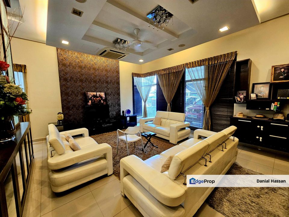 Beautifully Renovated 2.5 Storey Bungalow House Exclusive Clubhouse Kemuning Residence Kota Kemuning Shah Alam, Selangor, Shah Alam