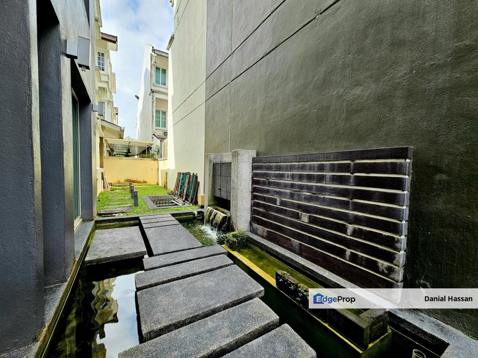 Beautifully Renovated 2.5 Storey Bungalow House Exclusive Clubhouse Kemuning Residence Kota Kemuning Shah Alam, Selangor, Shah Alam