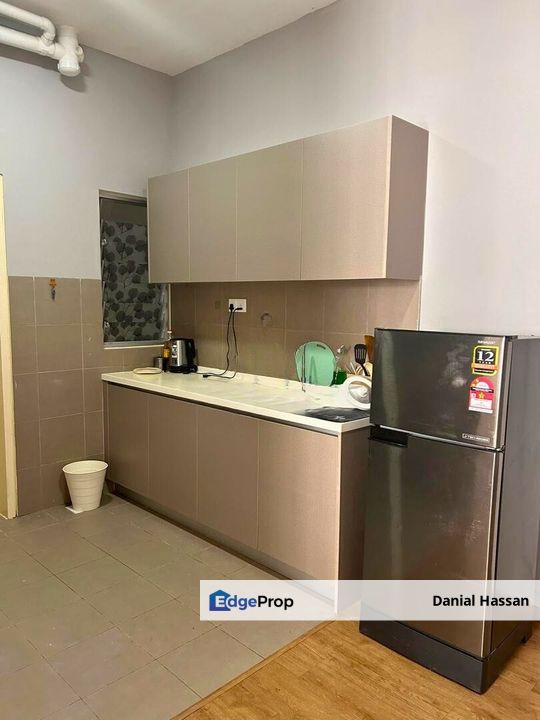 Partially Furnished High Floor Spacious Unit Lakefront Homes Cyberjaya, Selangor, Cyberjaya