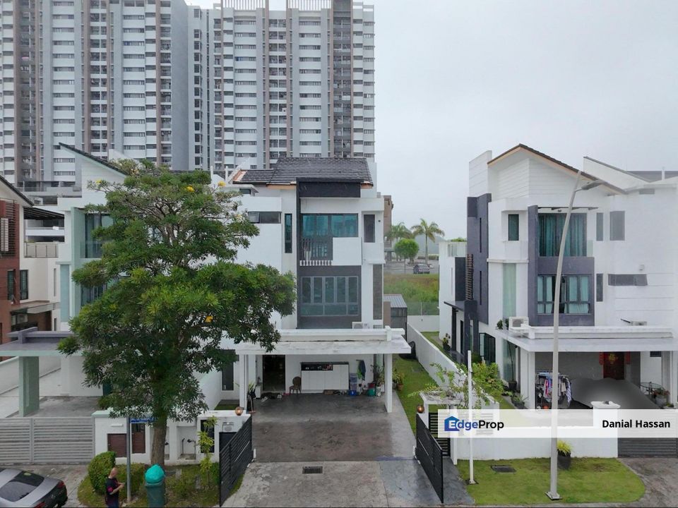 Pickleball Court in Housing Area 3 Storey Semi-D House Taman Sunville Bandar Sungai Long Kajang, Selangor, Kajang