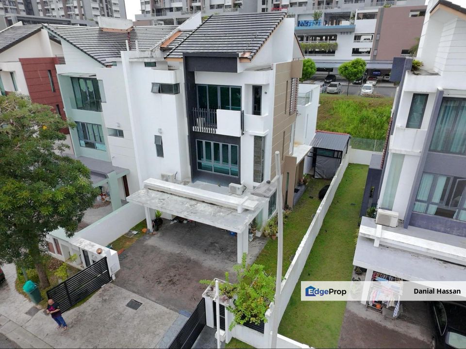 Pickleball Court in Housing Area 3 Storey Semi-D House Taman Sunville Bandar Sungai Long Kajang, Selangor, Kajang