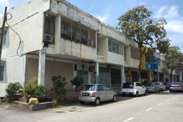 Bandar Puteri 5 Puchong @ 1.5 storey Shoplot (With Tenant)