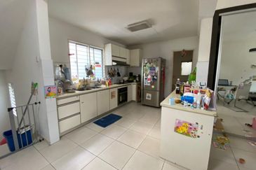 D'Alpinia Townhouse, Bandar 16 Sierra Puchong