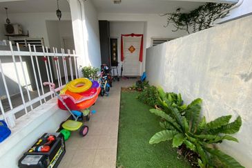 D'Alpinia Townhouse, Bandar 16 Sierra Puchong