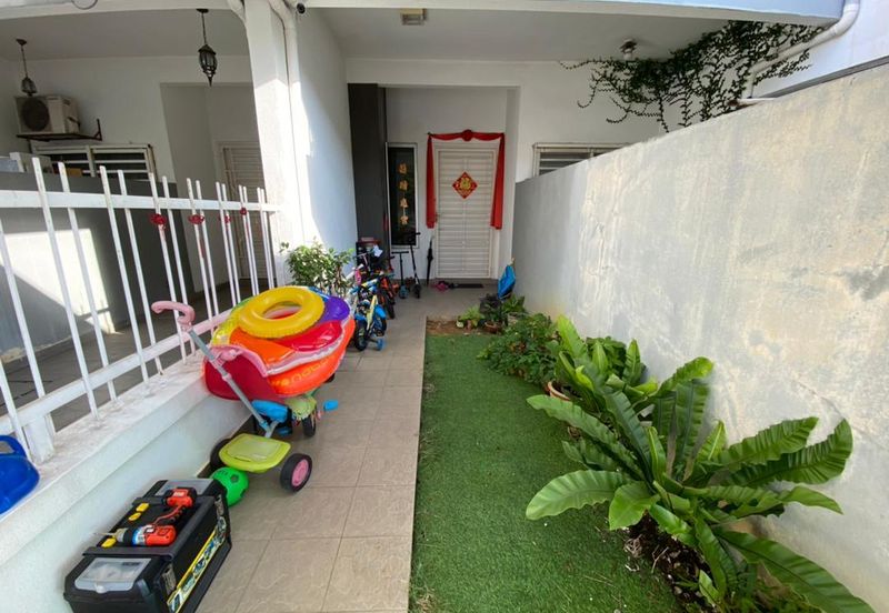 D'Alpinia Townhouse, Bandar 16 Sierra Puchong