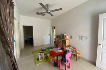 D'Alpinia Townhouse, Bandar 16 Sierra Puchong