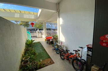 D'Alpinia Townhouse, Bandar 16 Sierra Puchong