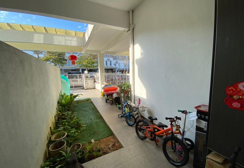 D'Alpinia Townhouse, Bandar 16 Sierra Puchong