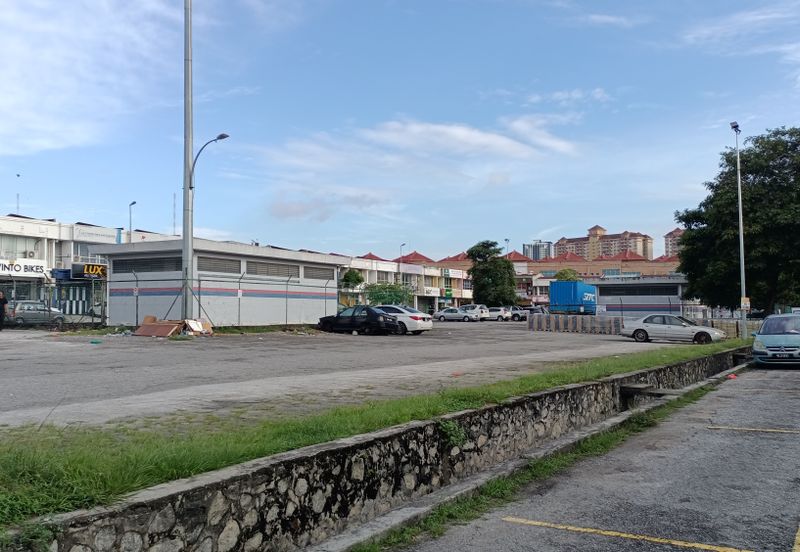 Ground floor shop near LRT station, Bandar Puteri 5 Puchong