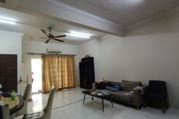 2 Storey Terrace House, Bandar Puteri 12 Puchong, Intermediate terrace house Behind Extended