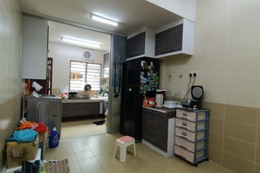 2 Storey Terrace House, Bandar Puteri 12 Puchong, Intermediate terrace house Behind Extended