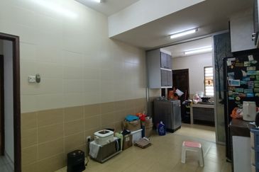 2 Storey Terrace House, Bandar Puteri 12 Puchong, Intermediate terrace house Behind Extended