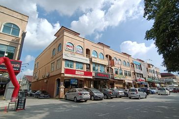 Ground floor shop near LRT station, Bandar Puteri 5 Puchong