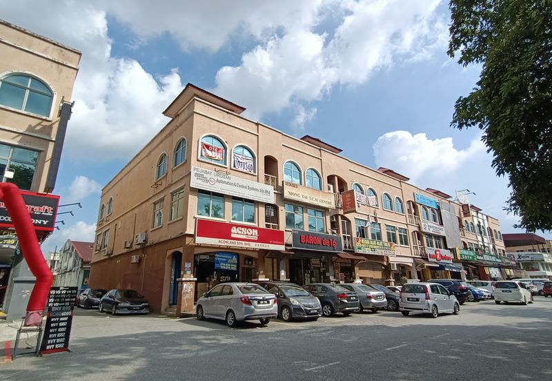 Ground floor shop near LRT station, Bandar Puteri 5 Puchong