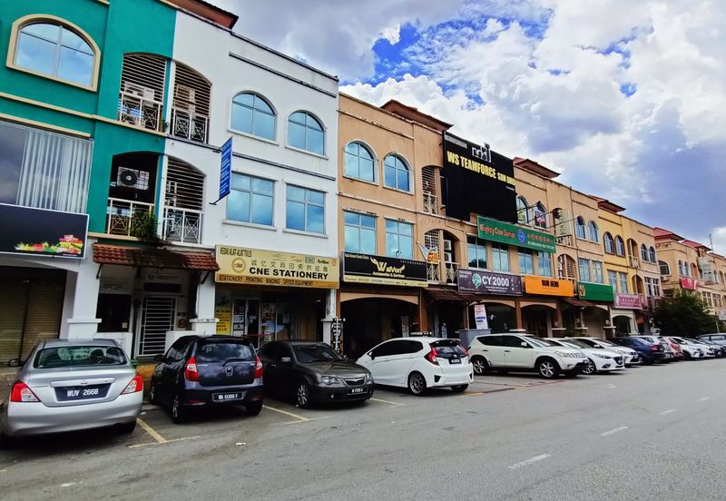 Ground floor shop near LRT station, Bandar Puteri 5 Puchong