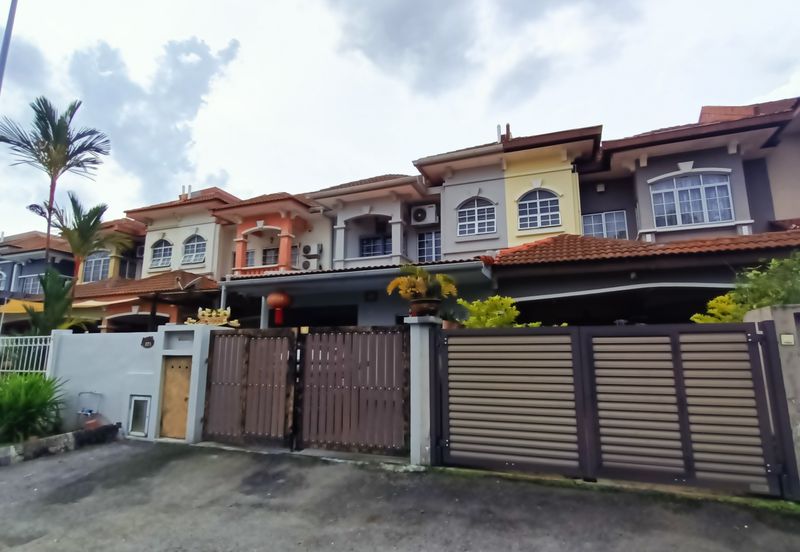 2 Storey Terrace House, Bandar Puteri 12 Puchong, Intermediate terrace house Behind Extended