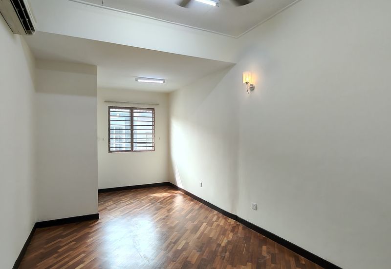 2 Storey Terrace House, Bandar Puteri 12 Puchong, Intermediate terrace house Behind Extended