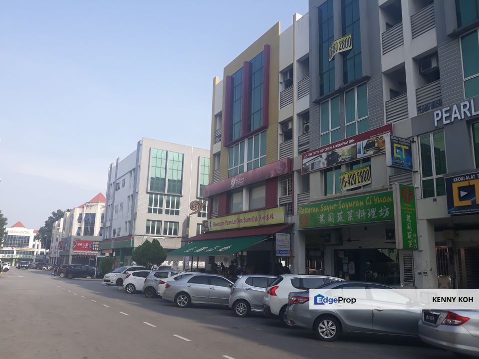 4 sty shop face main road, Bandar Puteri, walking distance to LRT, Selangor, Puchong