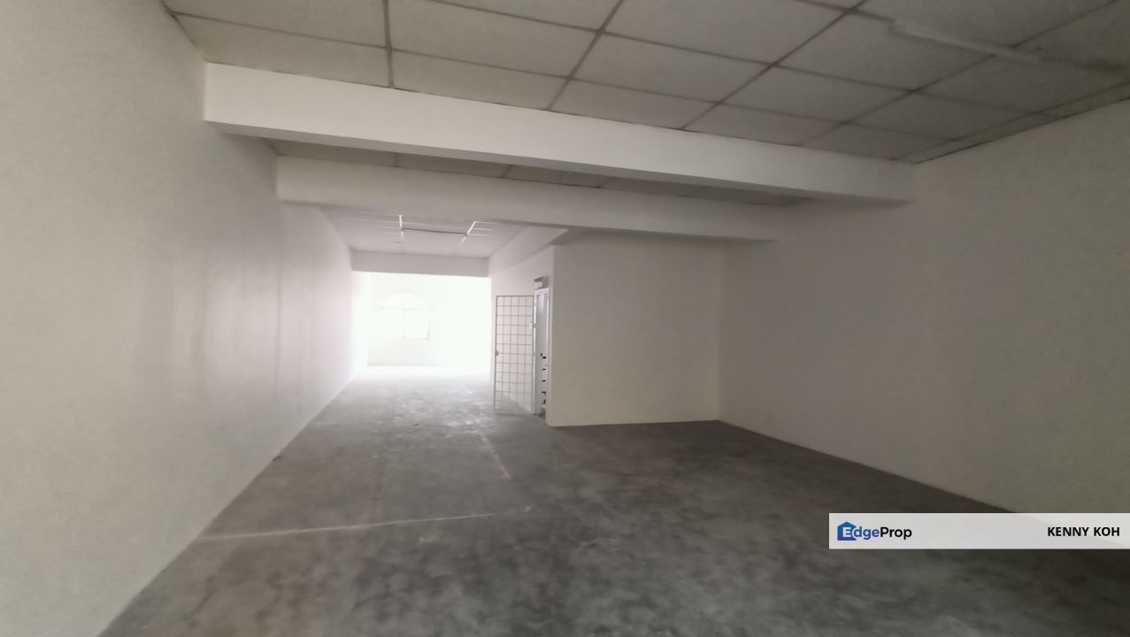 2nd floor Office unit near LRT station, Bandar Puteri 5 Puchong, Selangor, Puchong
