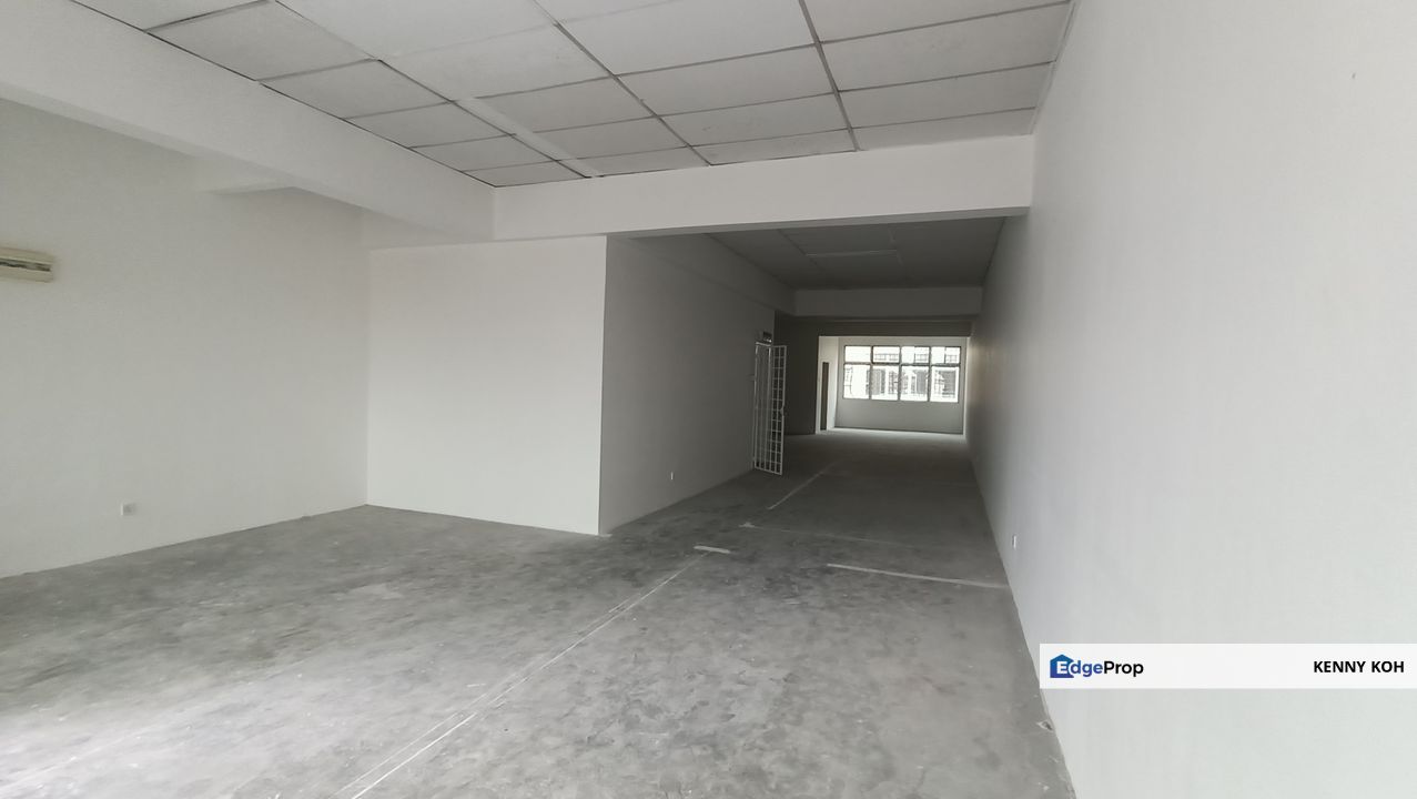 2nd floor Office unit near LRT station, Bandar Puteri 5 Puchong, Selangor, Puchong