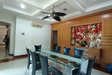 Bandar Puteri 8 - 2 Storey Semi-Detached House Corner large land