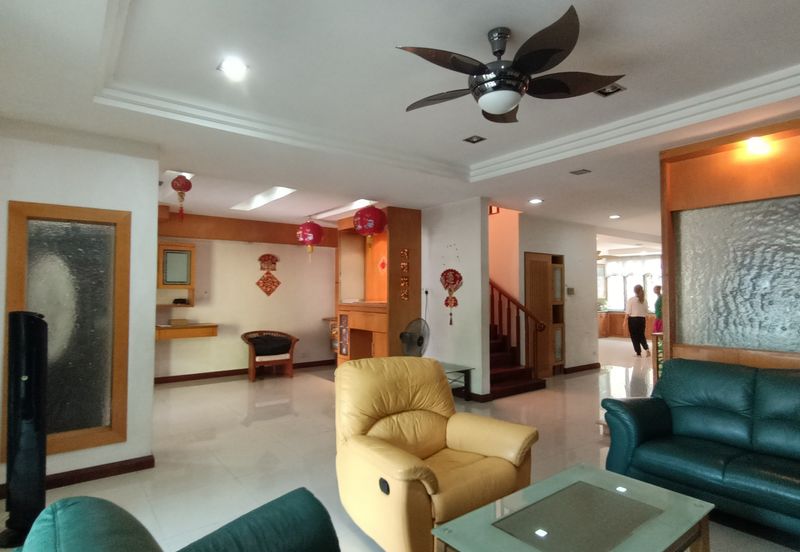 Bandar Puteri 8 - 2 Storey Semi-Detached House Corner large land