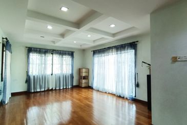 Bandar Puteri 8 - 2 Storey Semi-Detached House Corner large land