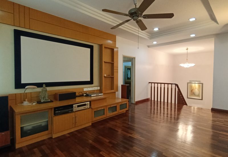 Bandar Puteri 8 - 2 Storey Semi-Detached House Corner large land