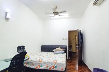 2 Storey Terrace House, Bandar Puteri 12 Puchong, Intermediate terrace house Behind Extended