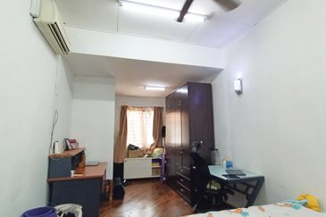 2 Storey Terrace House, Bandar Puteri 12 Puchong, Intermediate terrace house Behind Extended