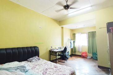 2 Storey Terrace House, Bandar Puteri 12 Puchong, Intermediate terrace house Behind Extended