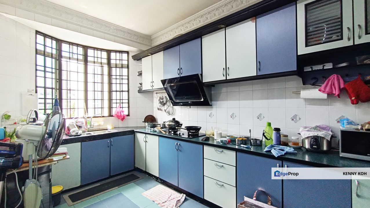 Taman Tempua 2 storey terrace House with Basement Floor, Selangor, Puchong