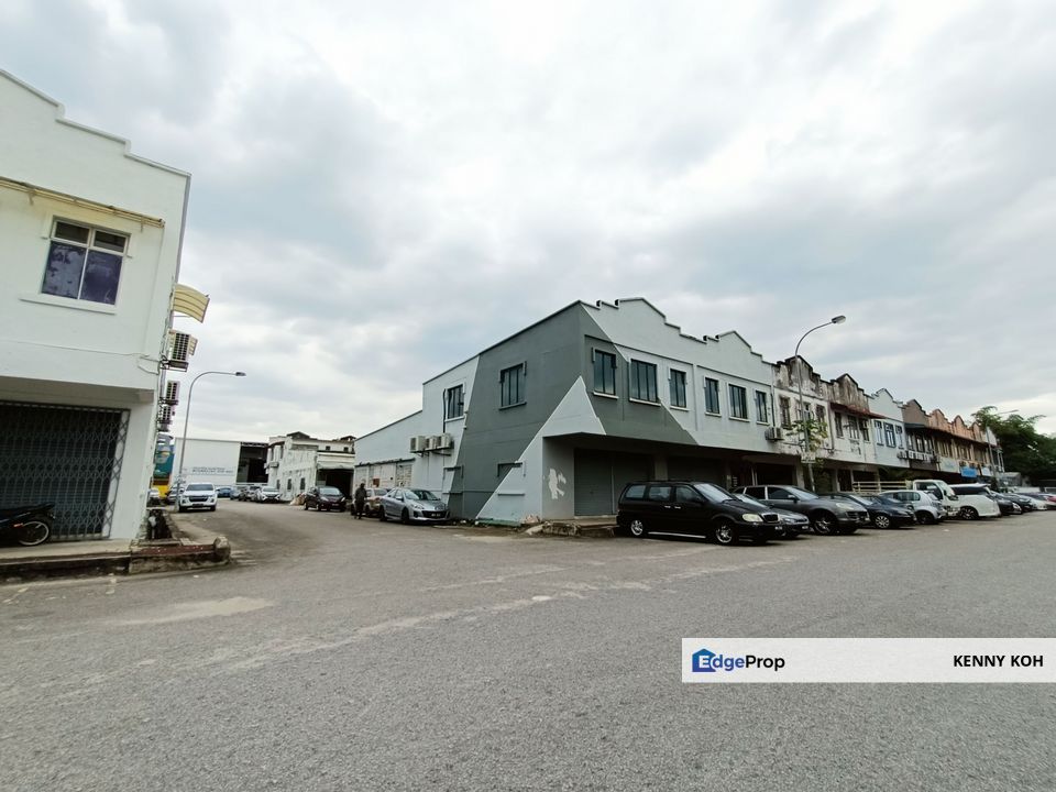 1.5 Storey Link Factory, Taman Perindustrian Kinrara, Selangor, Puchong