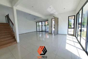 Lucent Residence @ twentyfive.7