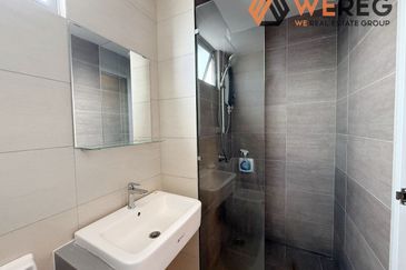 Gravit8 @ Klang South