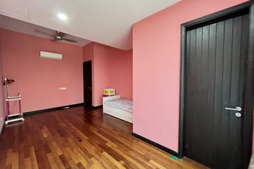 Duta Villa, Setia Alam