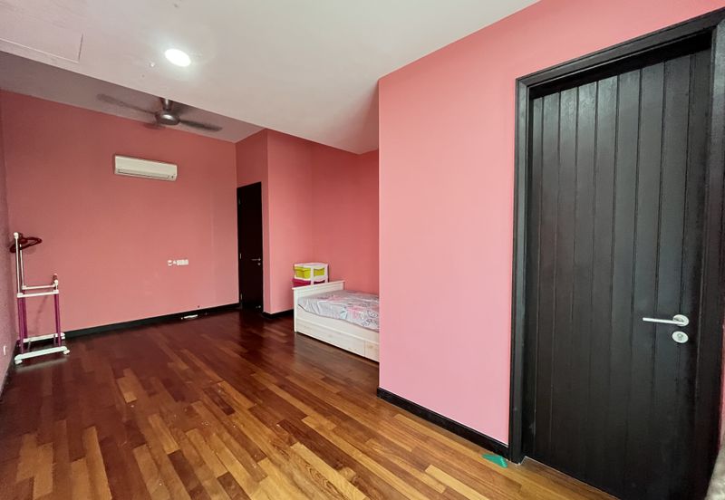 Duta Villa, Setia Alam