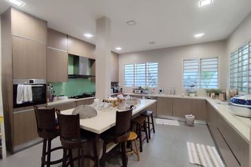 USJ Avenue @ USJ Heights