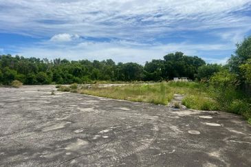 West Port, Pulau Indah