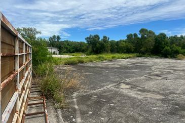 West Port, Pulau Indah