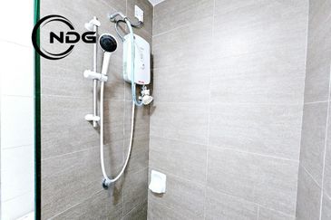 Gravit8 @ Klang South