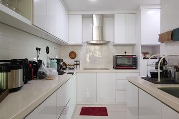 Beachfront Condo @ Tanjung Indah | 3R2B | Fully Furnished | Freehold