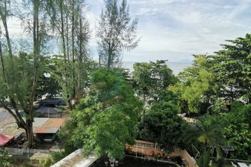 Beachfront Condo @ Tanjung Indah | 3R2B | Fully Furnished | Freehold