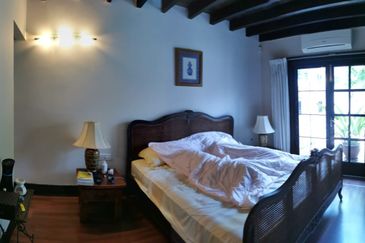 1.5-Storey Semi-Detached Home for Sale – Tanjung Bungah (Freehold) 