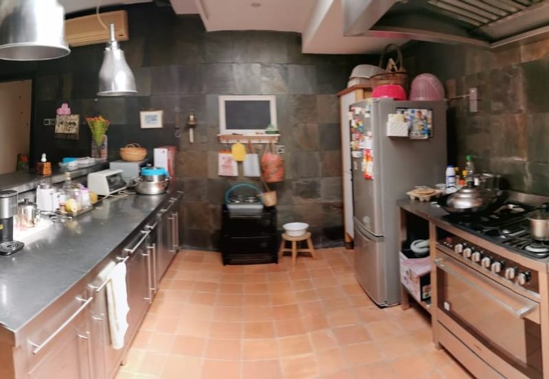 1.5-Storey Semi-Detached Home for Sale – Tanjung Bungah (Freehold) 