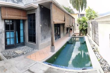 1.5-Storey Semi-Detached Home for Sale – Tanjung Bungah (Freehold) 